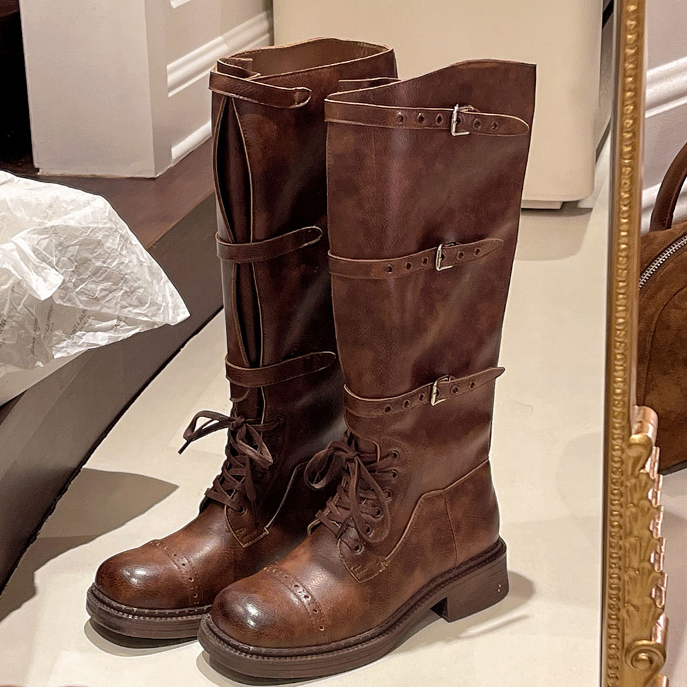 Vintage Fashion And Design - Sepatu Bot Setinggi Lutut Wanita Desain