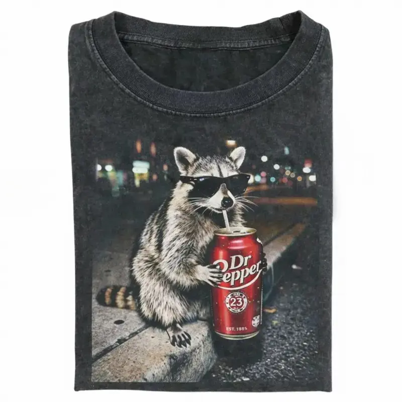 Vintage Fashion Gen Z - Kaos Grafis Raccoon Vintage - Meme