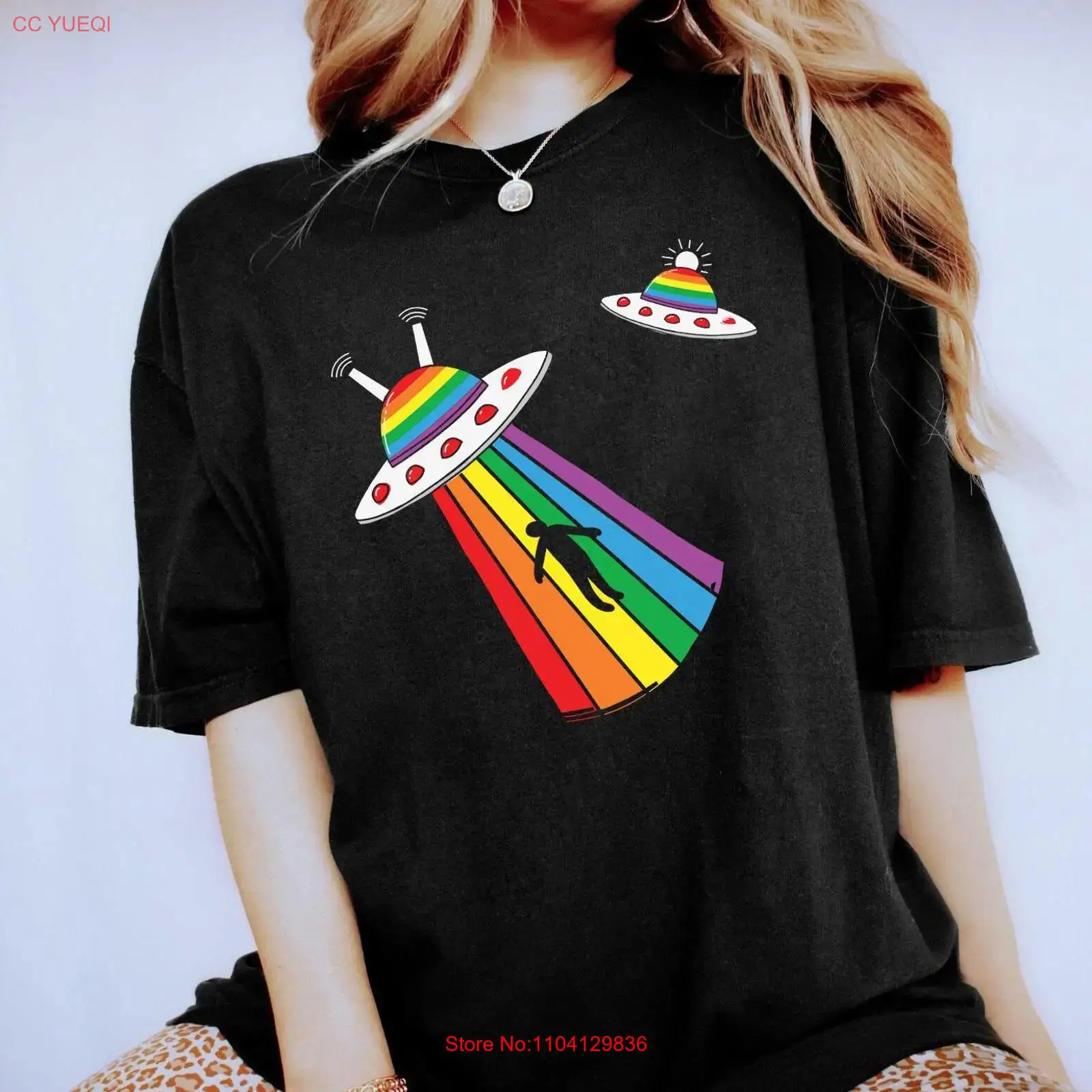 Vintage Queer Fashion - Kaos LGBTQ Alien Pride UFO Abduction